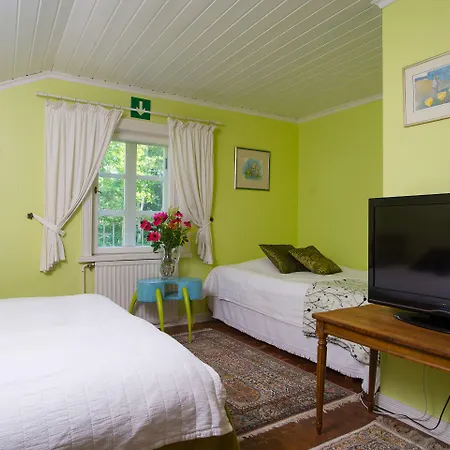 Koivulan Kartano Bed and Breakfast 2*