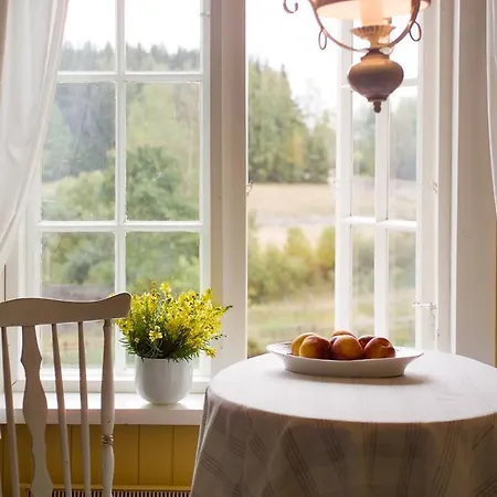 Koivulan Kartano Bed and Breakfast