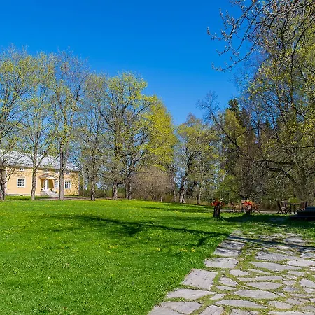 Bed & Breakfast Koivulan Kartano Lohja